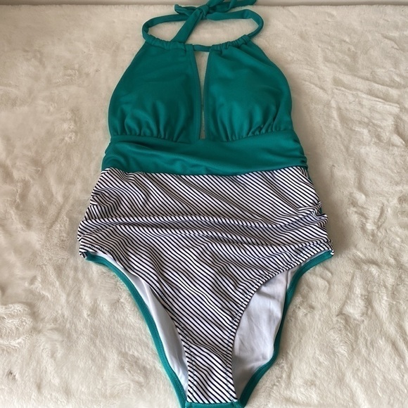 Cupshe Teal Green Halter One Piece Bathing Suit Size Large NWT - Picture 7 of 7